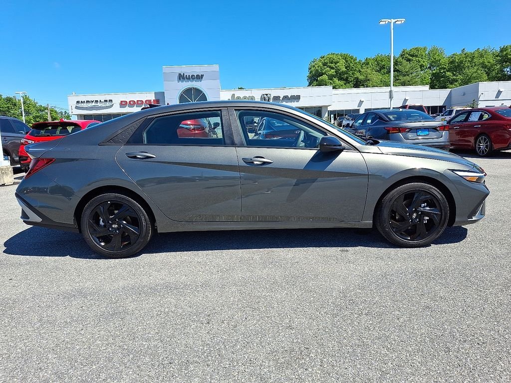Used 2026 Gray Hyundai SEL Sport image 8