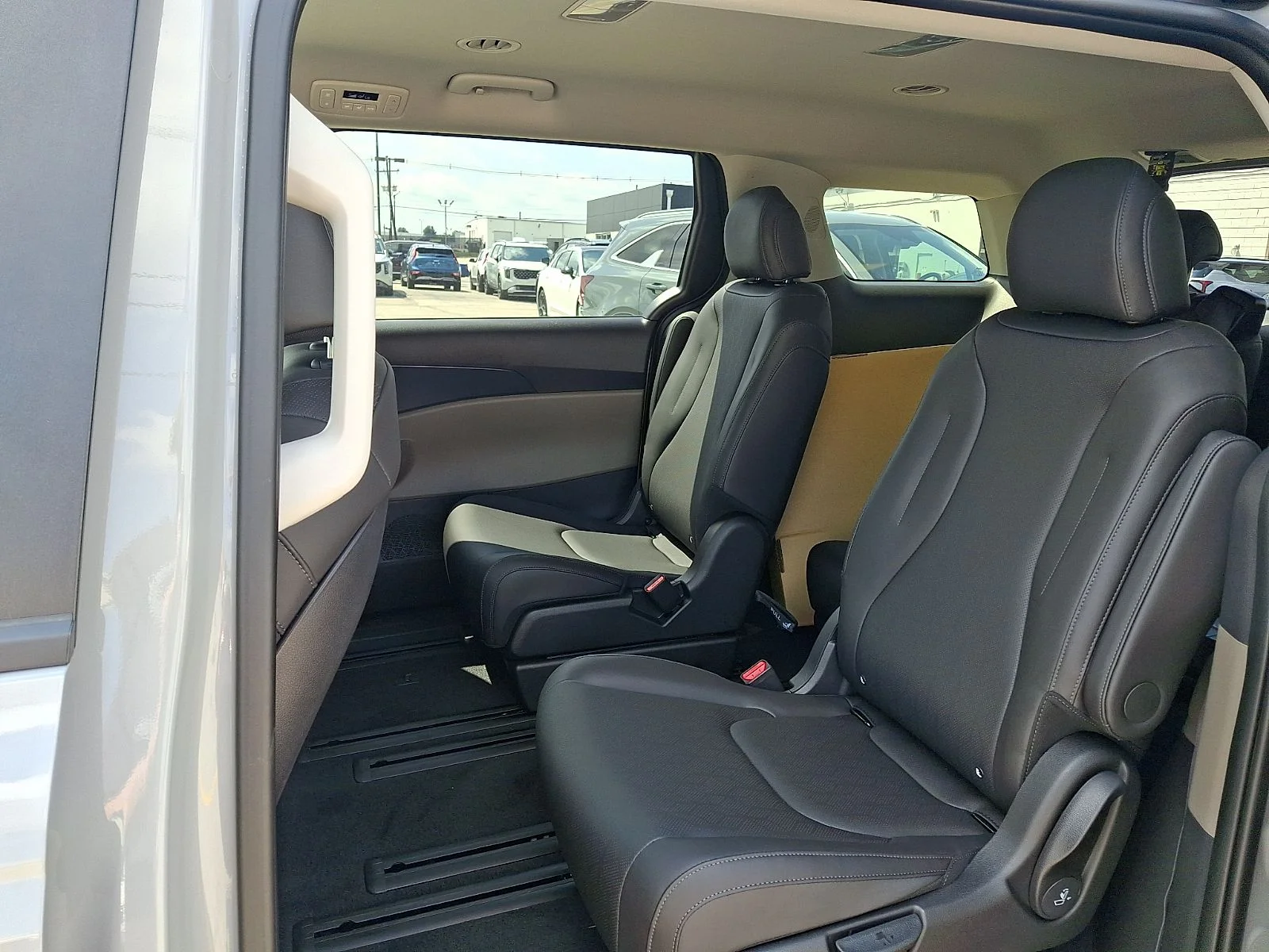 New 2027 Silver Kia LXS image 11