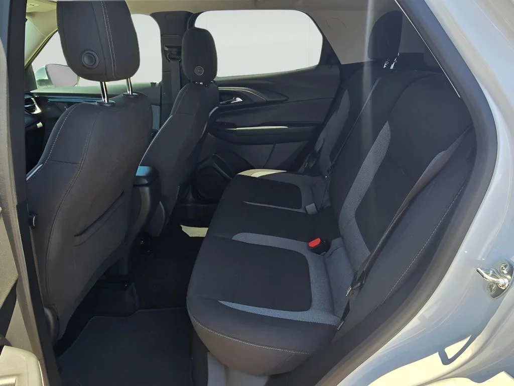 Used 2025 Summit White Chevrolet LT image 26