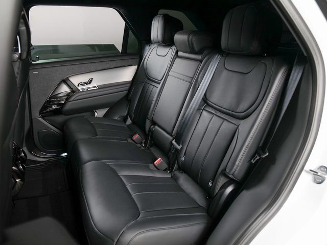 New 2026 Fuji White Land Rover Dynamic SE image 5