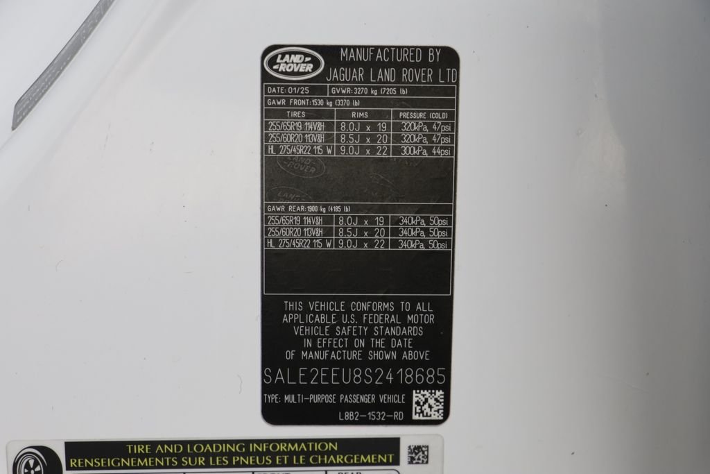 Used 2025 White Land Rover X-Dynamic SE image 25