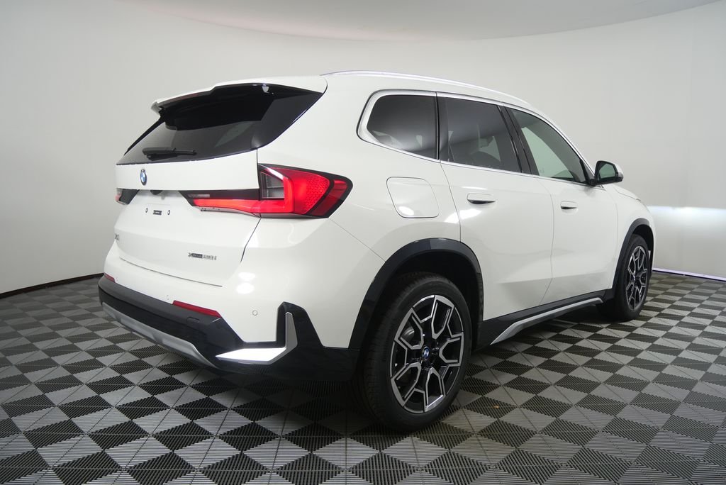 New 2026 Alpine White BMW xDrive28i image 3