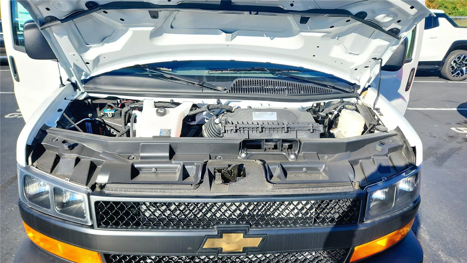 2025 Chevrolet Express Cargo Work Van - Photo 9
