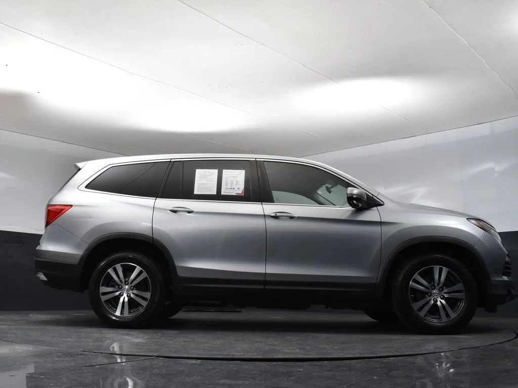 Used 2017 Silver Honda EX image 38