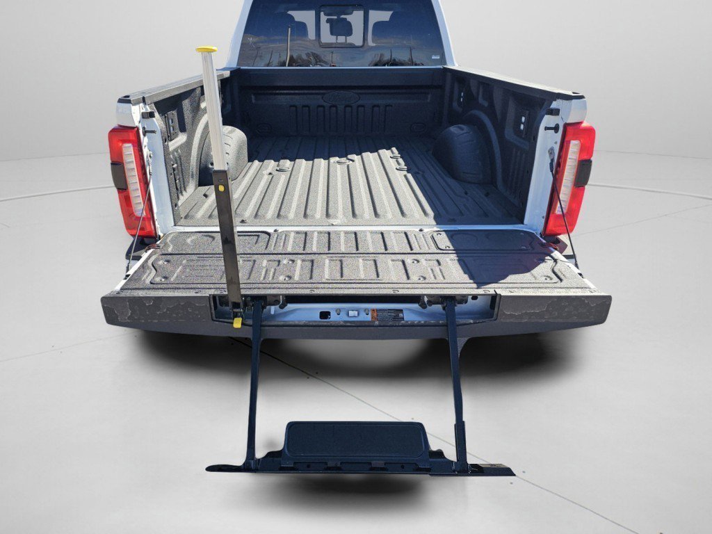 New 2026 Oxford White Ford LARIAT image 29