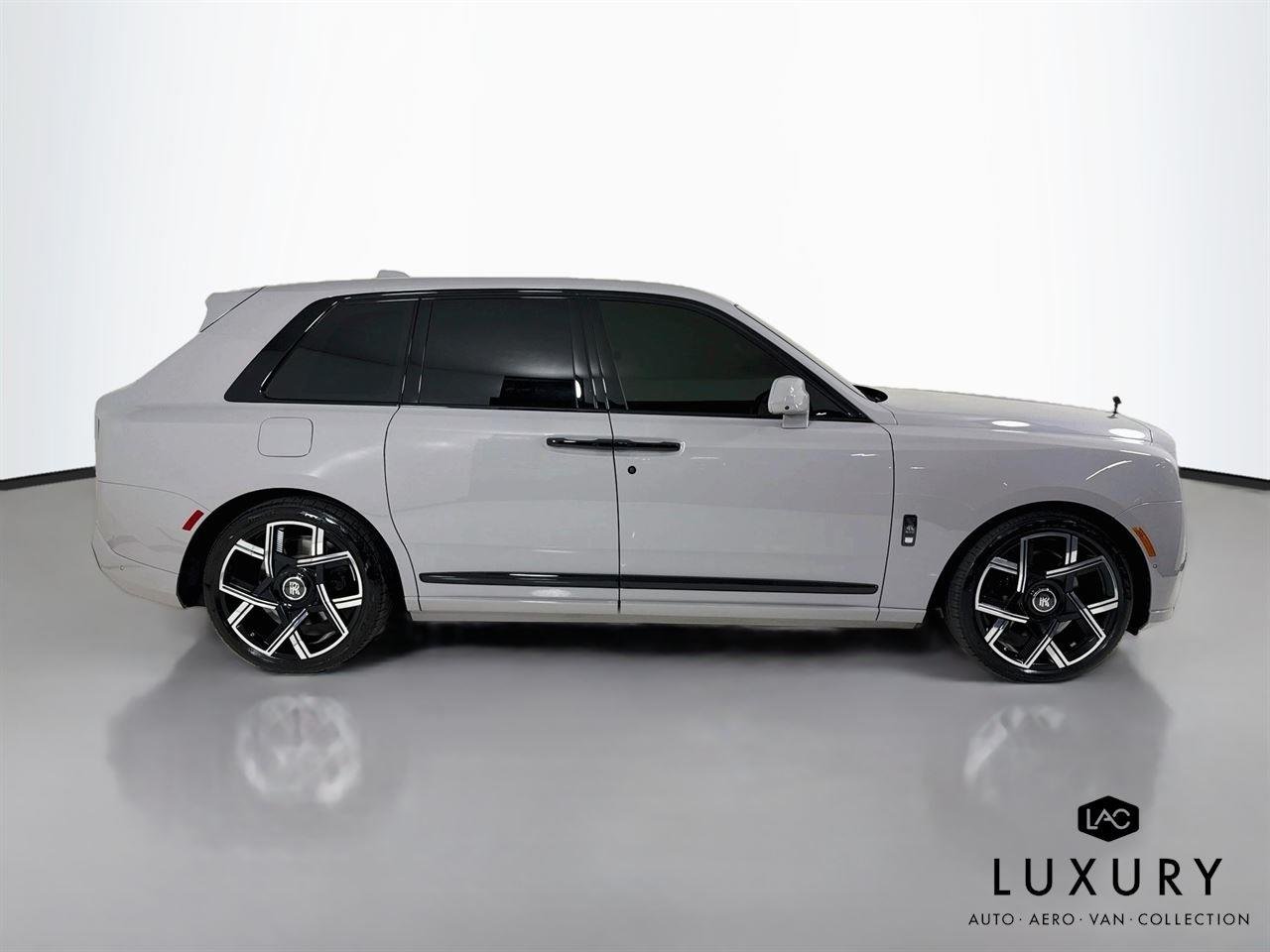Used 2025 Tempest Gray Rolls-Royce Black Badge | Bespoke Audio | Starlight Roof image 5