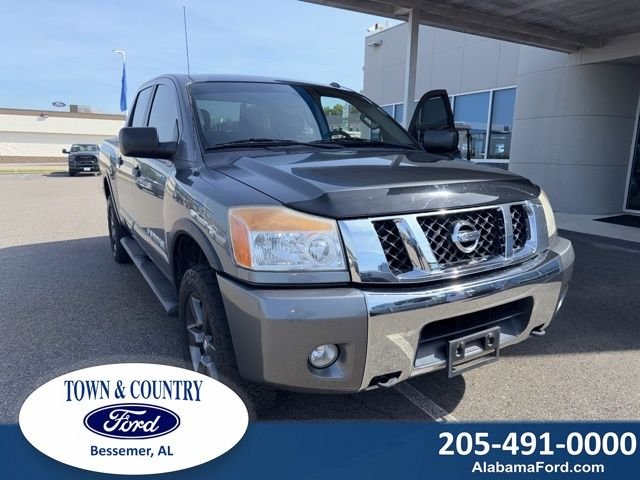 2015 Nissan Titan SV