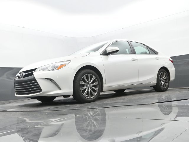 Used 2017 Blizzard Pearl Toyota XLE image 12