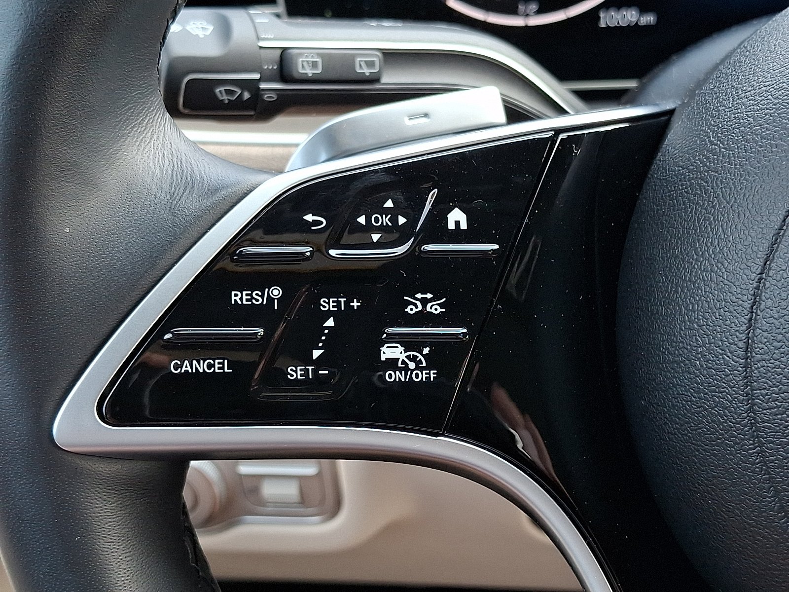 Certified Used 2025 Polar White Mercedes-Benz 4MATIC® image 23