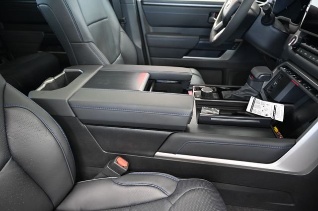New 2026 Wind Chill Pearl <sup>1</sup> Toyota  Platinum image 24