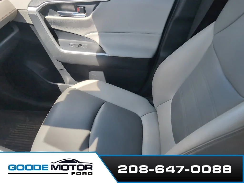 Used 2021 Lunar Toyota XLE Premium image 12