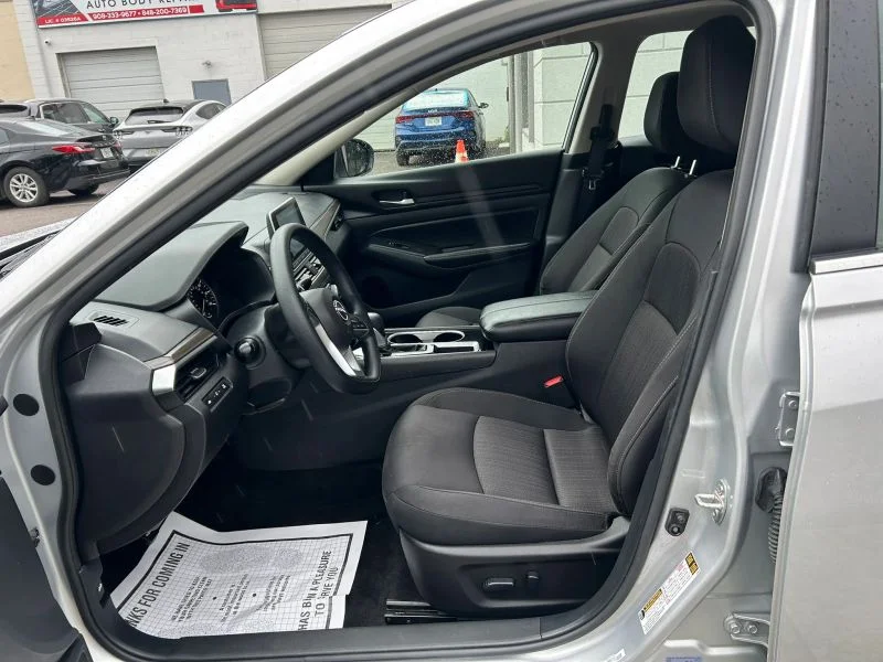 Used 2024 Silver Nissan 2.5 SV Sedan 4D image 36