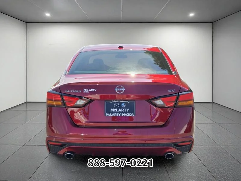 Used 2024 Scarlet NISSAN 2.5 SV image 4