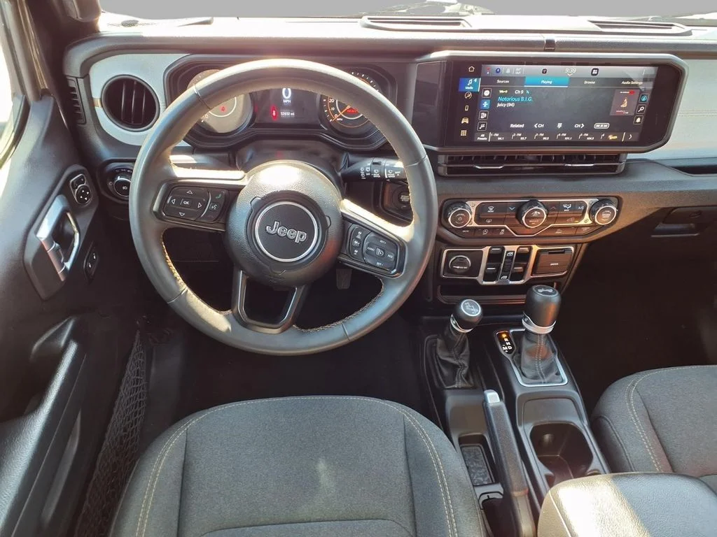 Used 2024 Gray Jeep Sport S image 4
