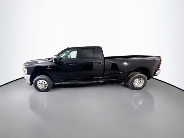 New 2026 Diamond Black Crystal Pearl-Coat Exterior Paint RAM Tradesman image 4