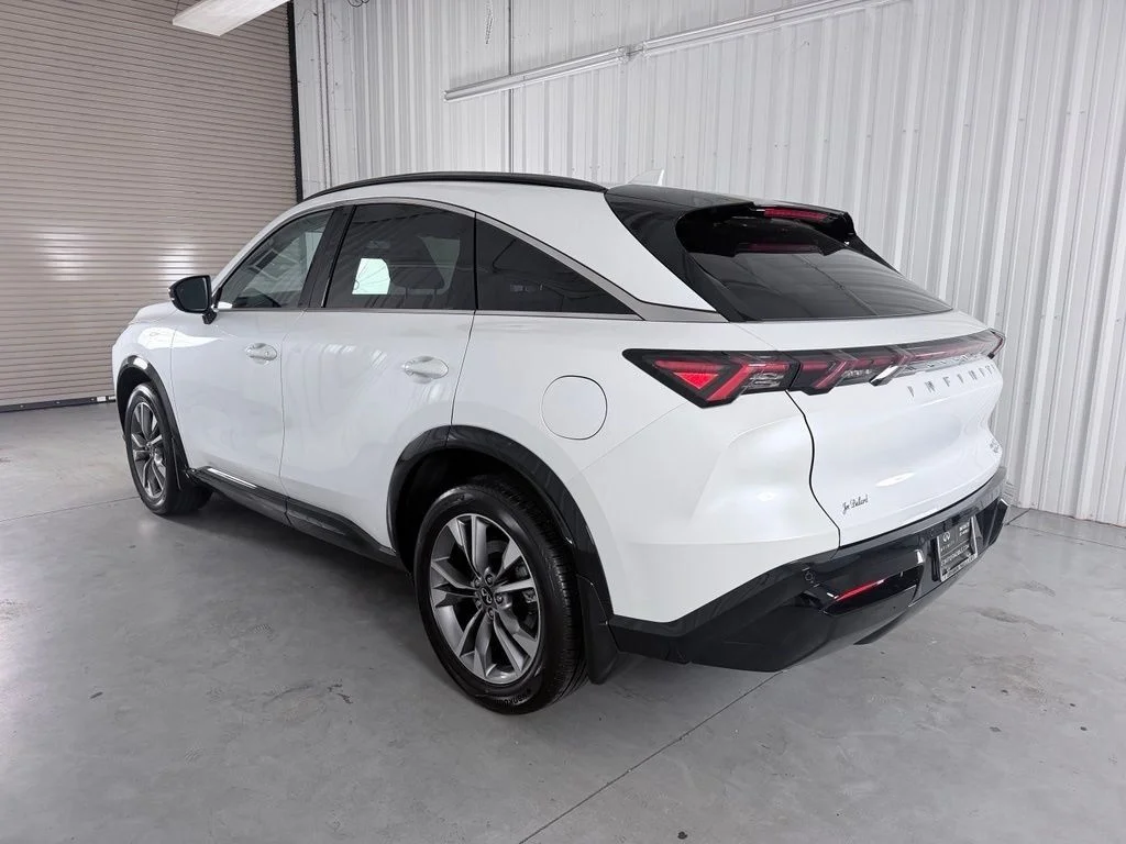 New 2027 RADIANT WHITE INFINITI Luxe AWD image 5