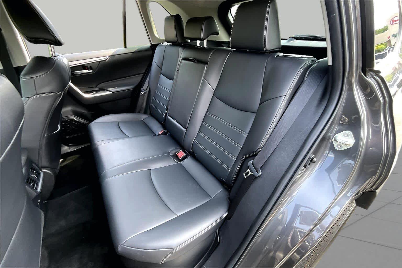 Used 2024 Magnetic Gray Metallic Toyota Hybrid XLE Premium image 20