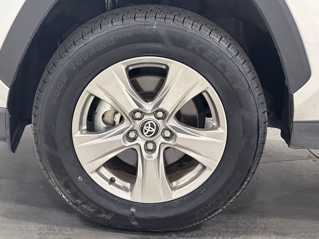 Used 2025 Silver Toyota XLE image 17
