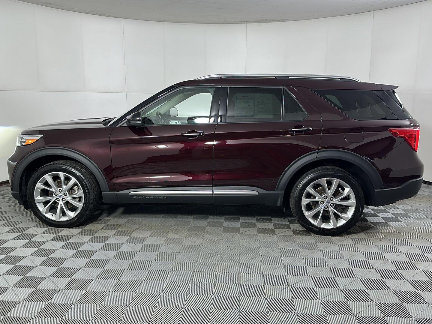 Used 2023 Jewel Red Metallic Tinted Clearcoat Ford Platinum image 10