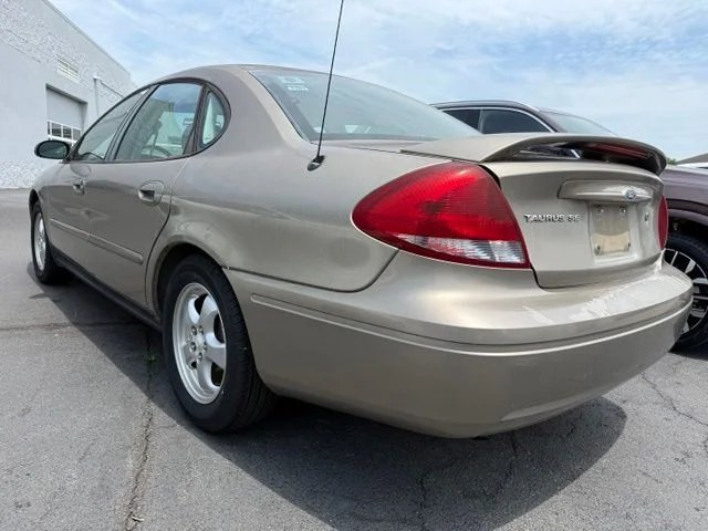 Used 2004 Gold Ford SE image 3