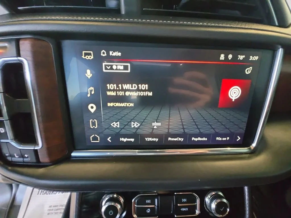 Used 2023 FROSTED PINE METALLIC GMC Denali Ultimate image 21