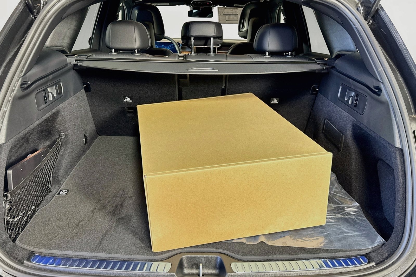 New 2026 Graphite Grey Metallic Mercedes-Benz GLC 300 image 24