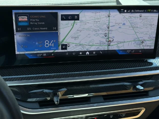 Used 2025  BMW xDrive40i image 11
