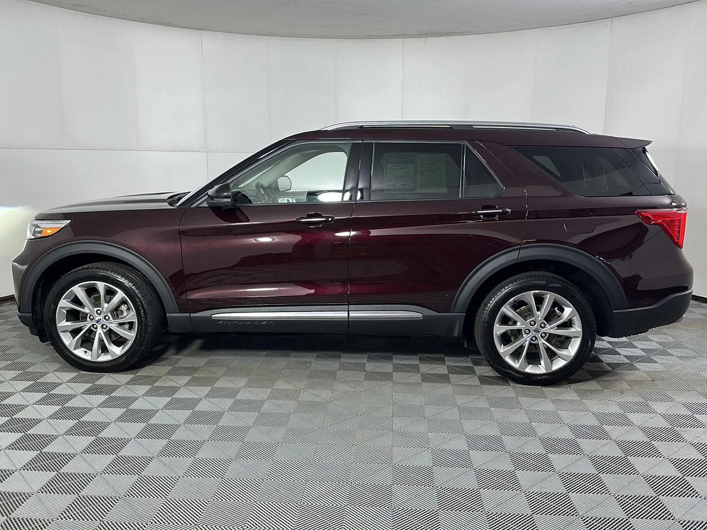 Used 2023 Jewel Red Metallic Tinted Clearcoat Ford Platinum image 10