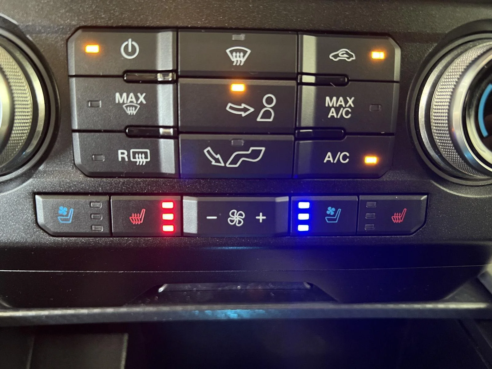 Used 2020 Agate Black Ford LARIAT image 24