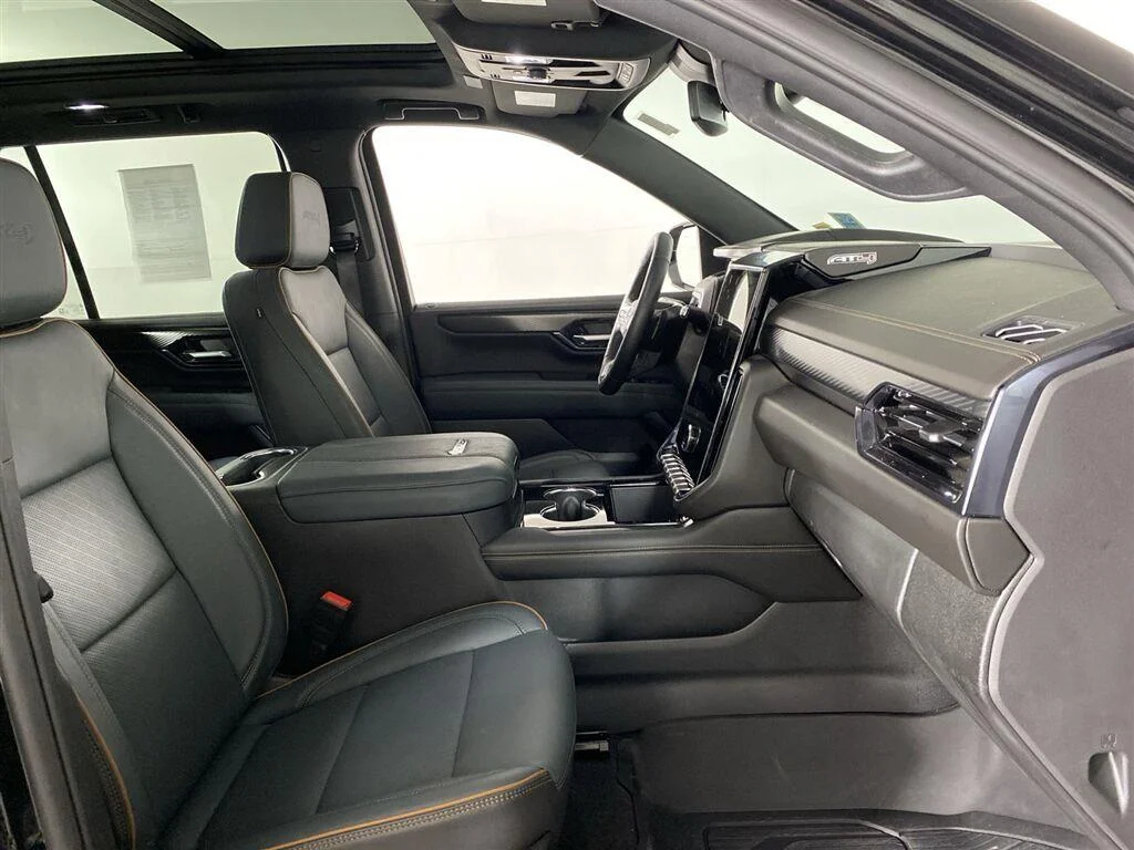 Used 2025 Onyx Black GMC AT4 image 33