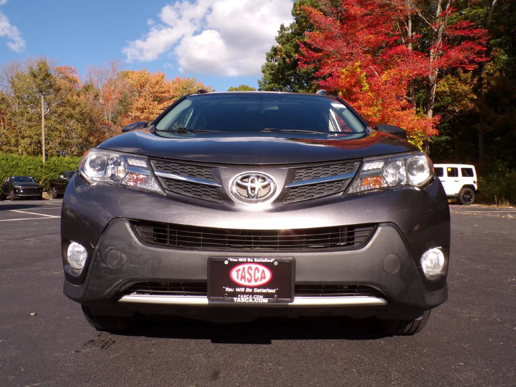Used 2015 Toyota RAV4 XLE with VIN 2T3RFREV1FW261804 for sale in Millbury, MA