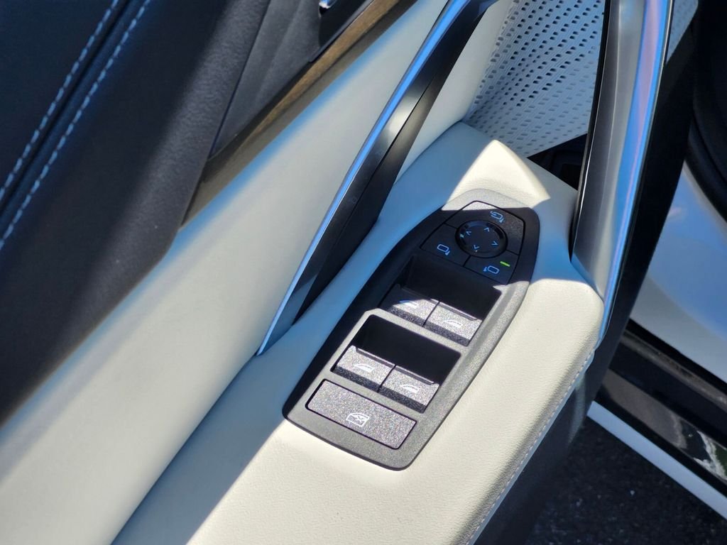 New 2027  BMW xDrive28i image 17