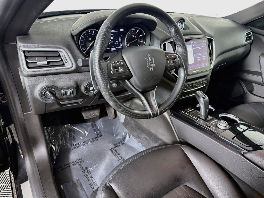 Used 2022 Black Maserati Modena Q4 image 9