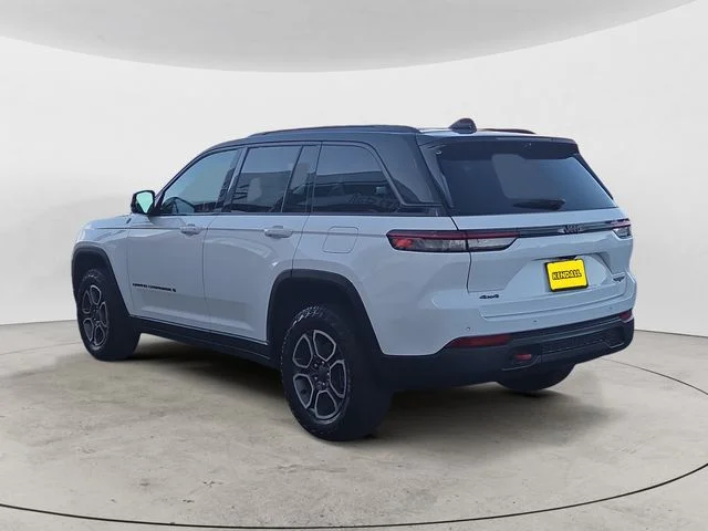 Used 2022 White Jeep Trailhawk image 3
