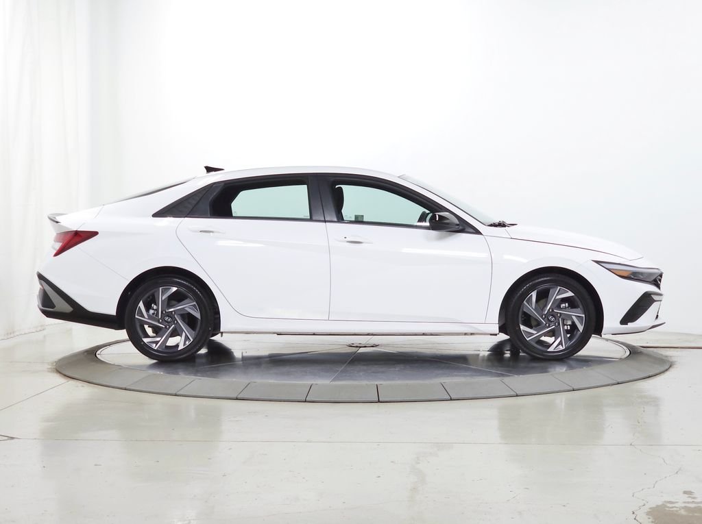 2025 Hyundai Elantra Blue - Photo 12