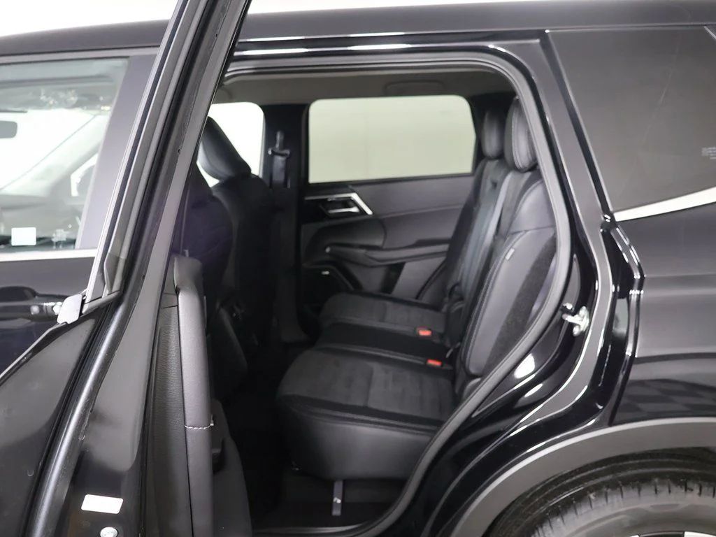 New 2026 Black Mitsubishi SE image 30