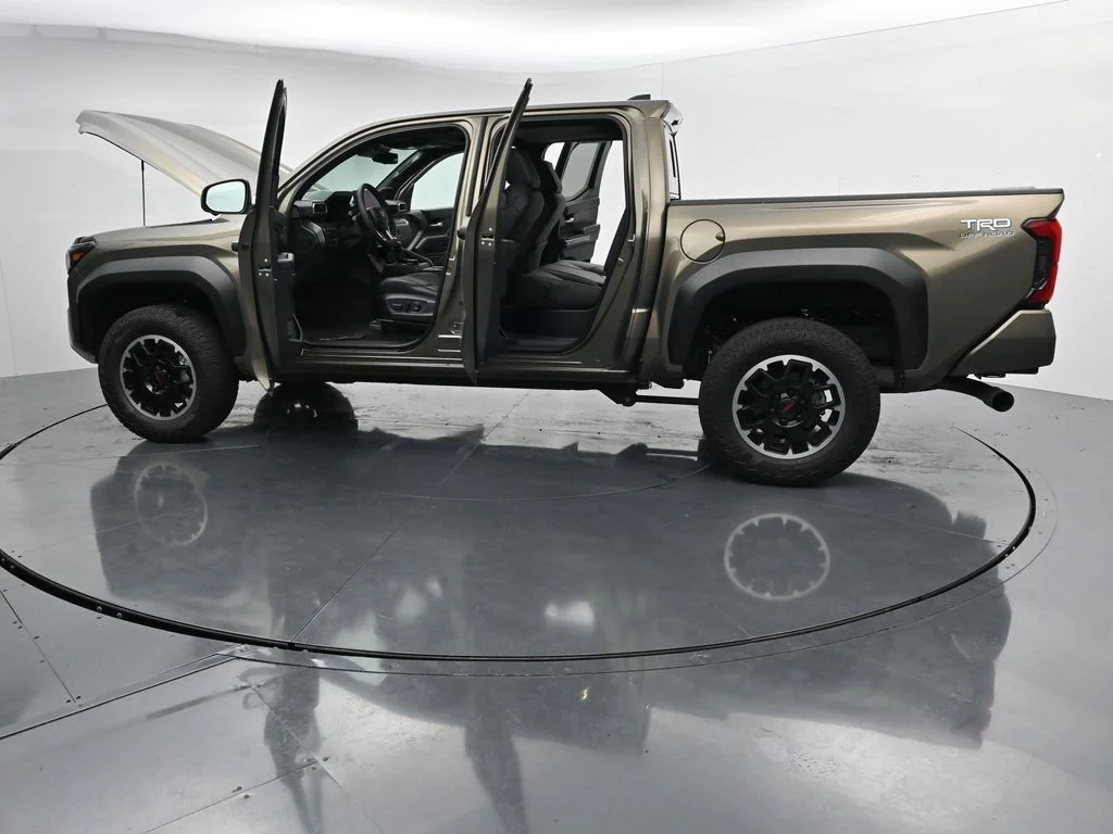 Used 2026  Toyota SR5 image 27