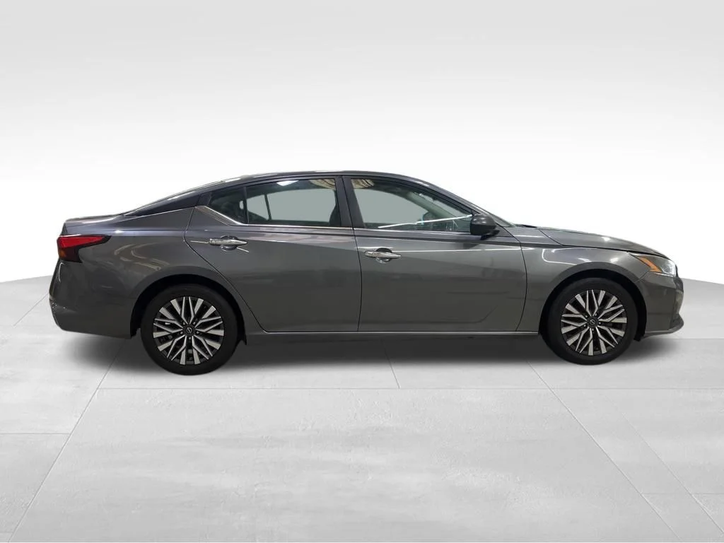 Used 2024 Gray Nissan 2.5 SV image 6