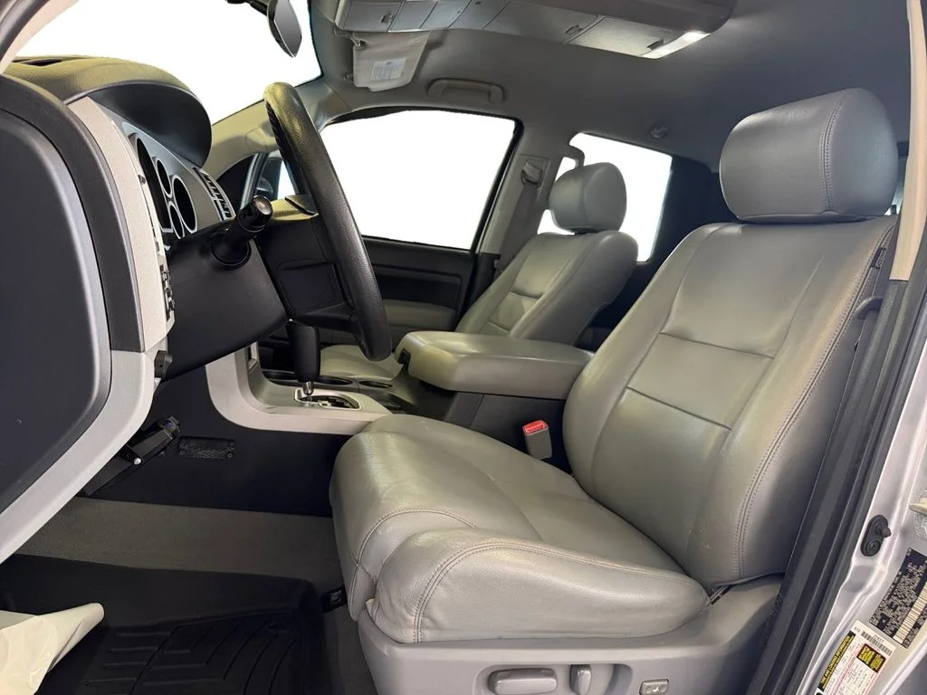 Used 2008 Silver Toyota Base image 26