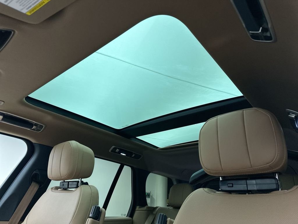 New 2026 Varesine Blue Metallic Land Rover SE image 19