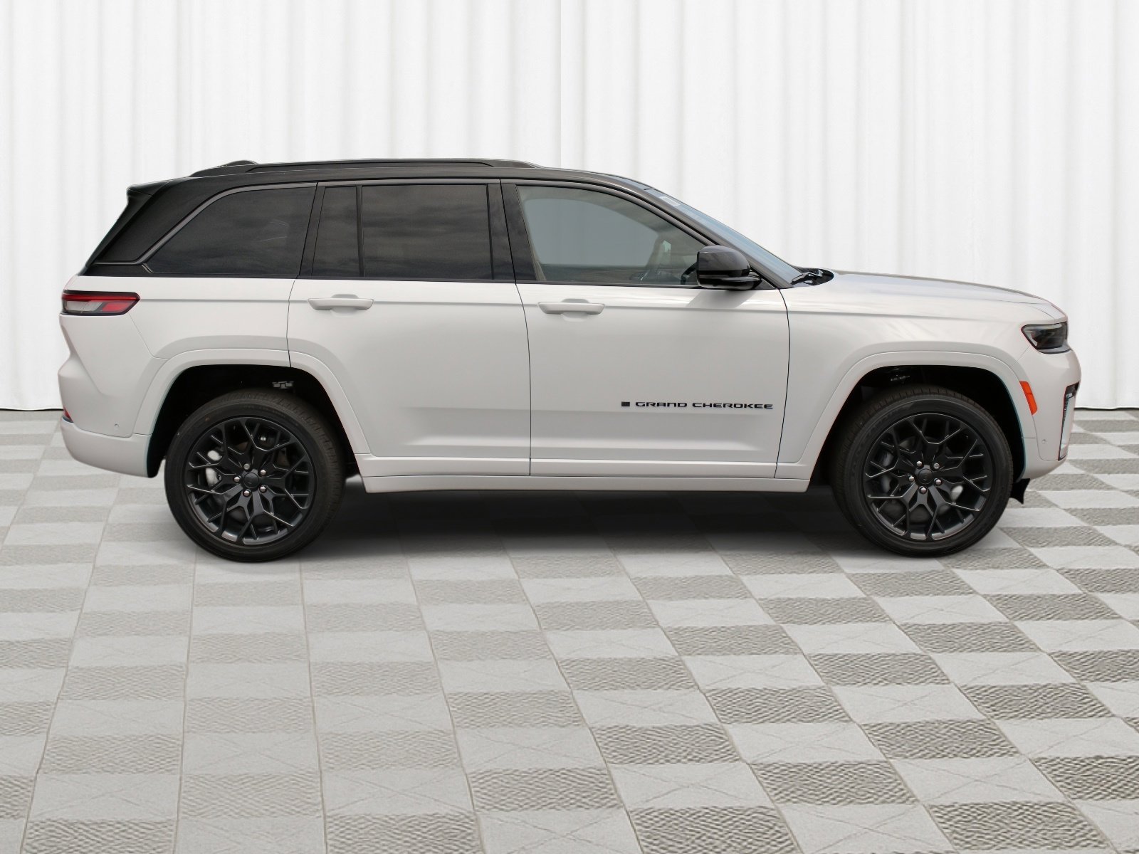 New 2026 Bright White Clear-Coat Exterior Paint Jeep Summit image 35