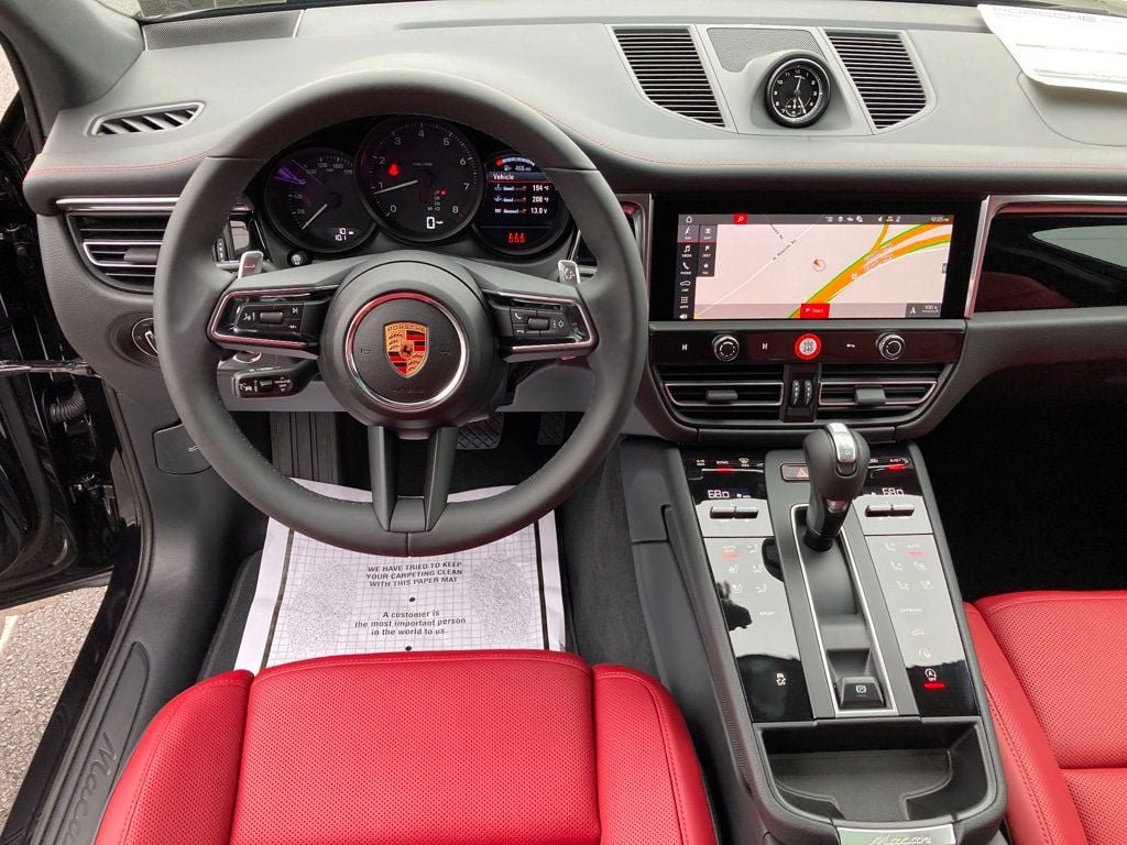 2025 Porsche Macan - Photo 12