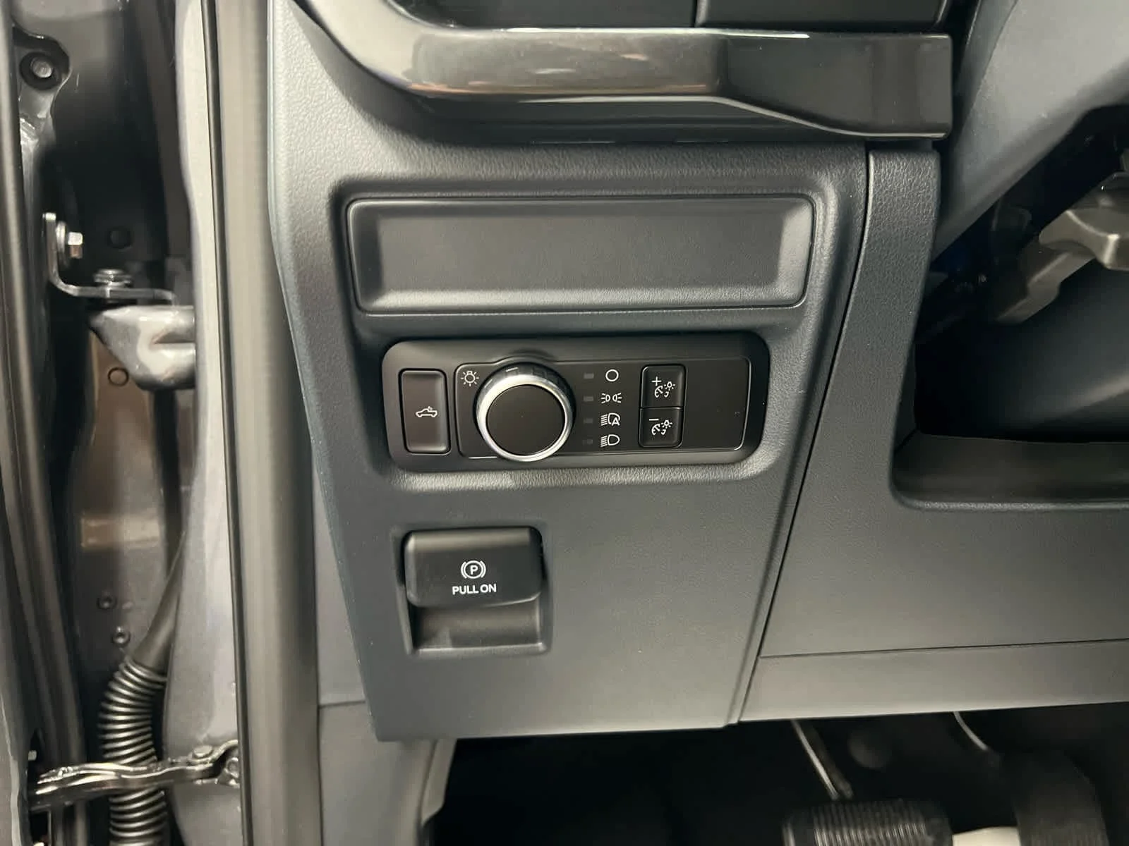 New 2026 Carbonized Gray Metallic Ford STX 4WD Supercrew 5.5 Box image 13