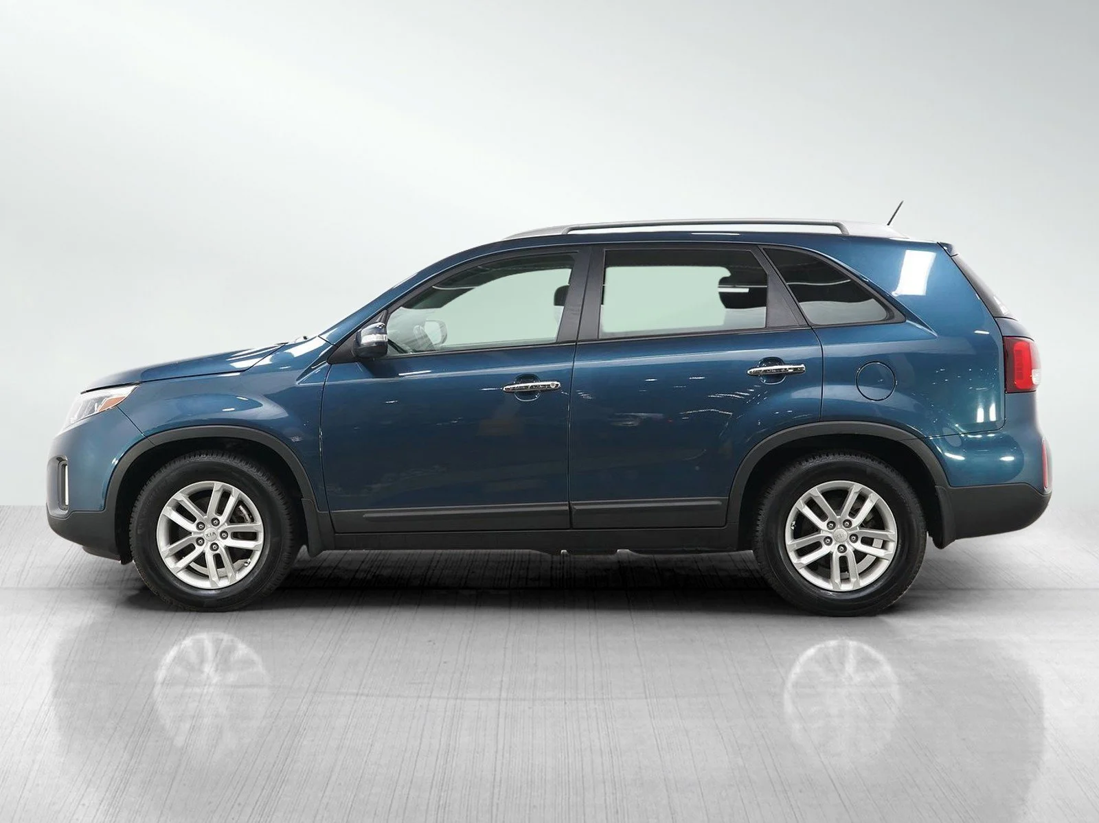 Used 2014 Kia Sorento LX with VIN 5XYKT3A68EG472100 for sale in Minneapolis, Minnesota