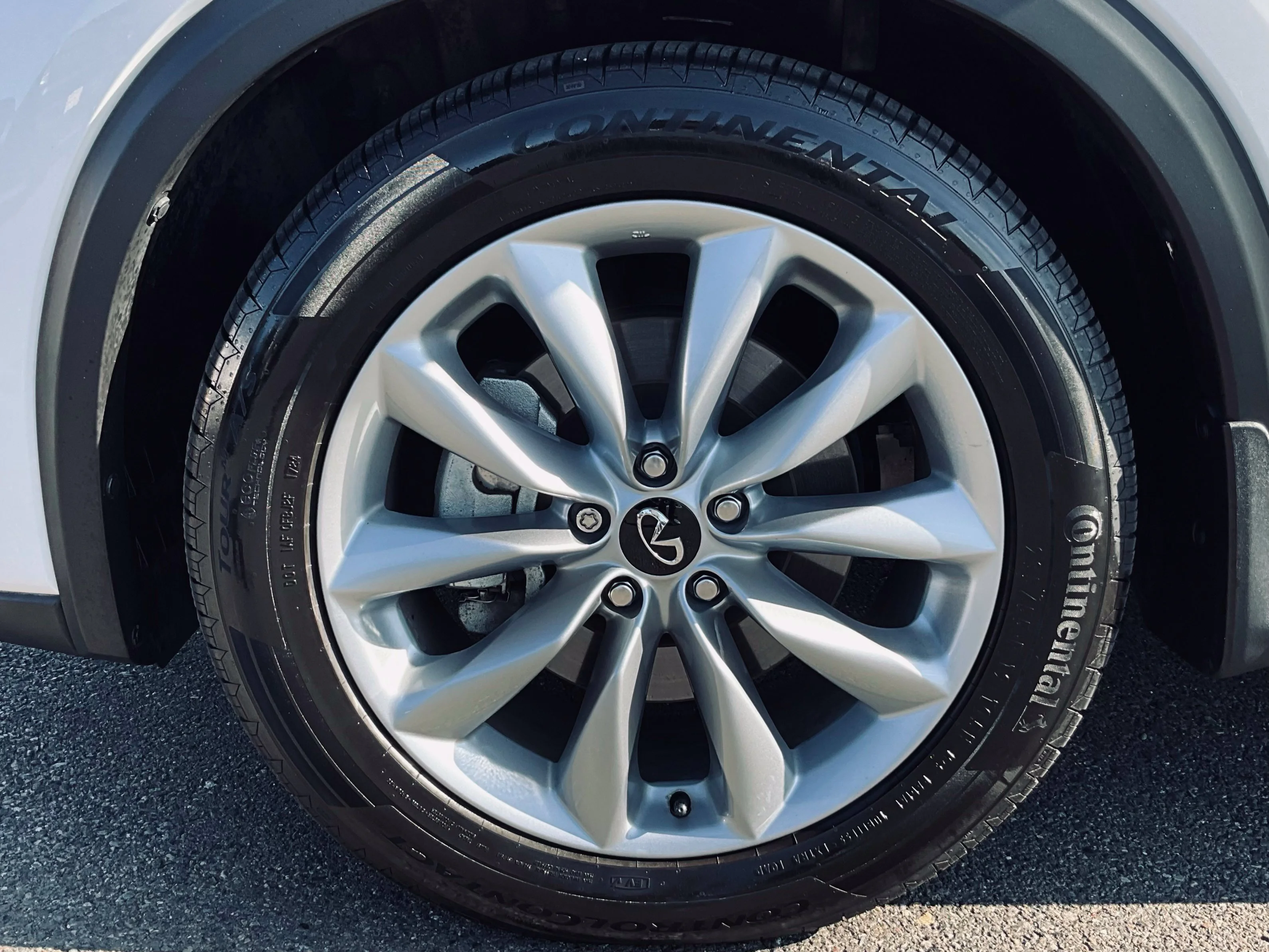 Used 2021 White INFINITI LUXE image 27