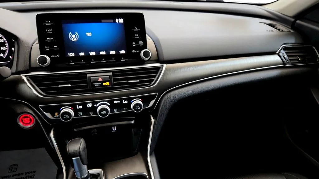 Used 2020  Honda LX image 28