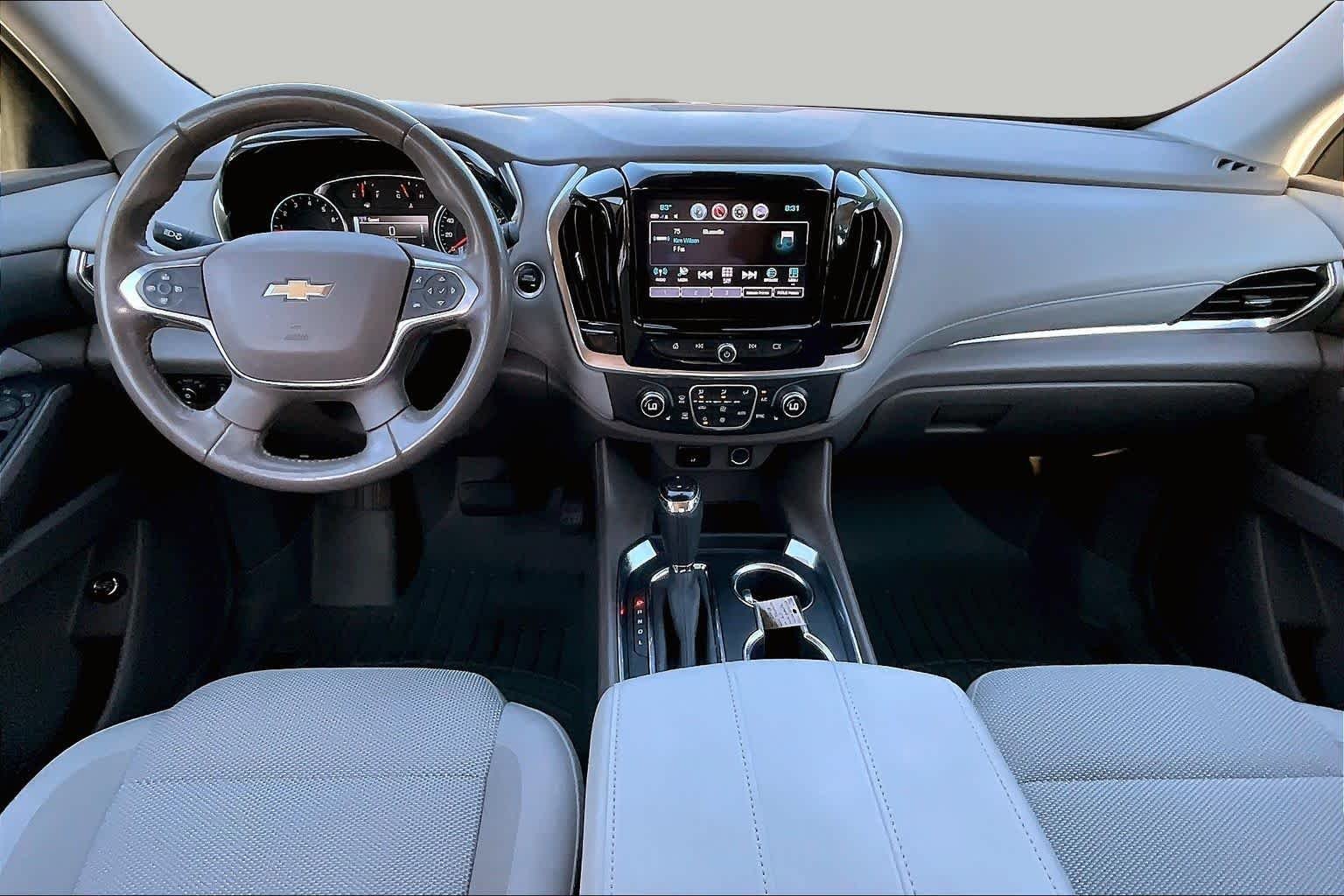 Used 2018 Iridescent Pearl Tricoat Chevrolet LT Cloth image 16