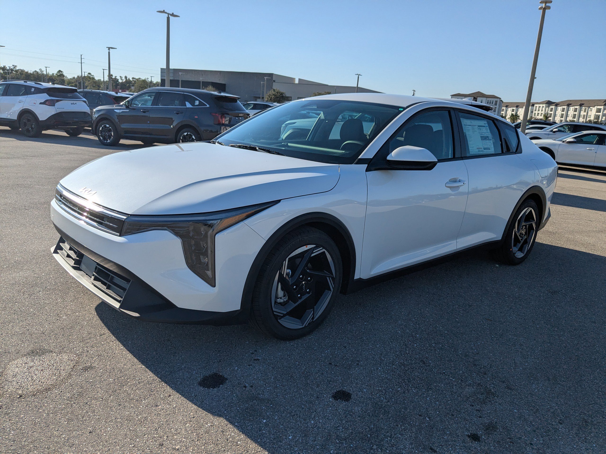 New 2025 Snow White Pearl Kia EX image 9