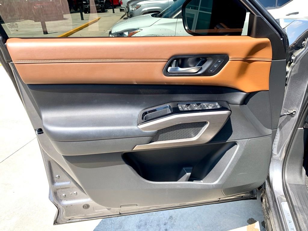 Used 2023 Gray Nissan Platinum image 11