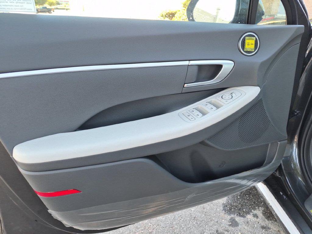 New 2026 Gray Hyundai SE image 12